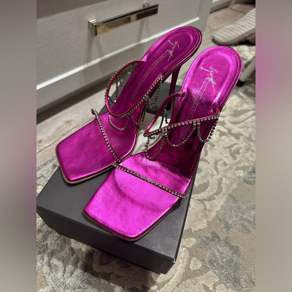 Diego Dolcini Pink chrome heels